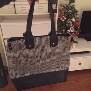 NWOT Charming Charlie Black Houndstooth Tote